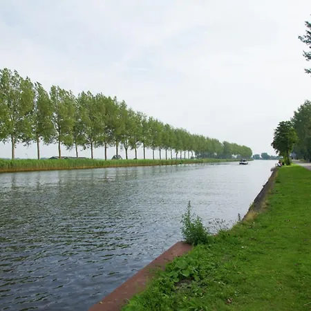 Aan De Waterkant Villa
