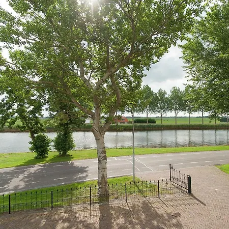 Aan De Waterkant Villa *