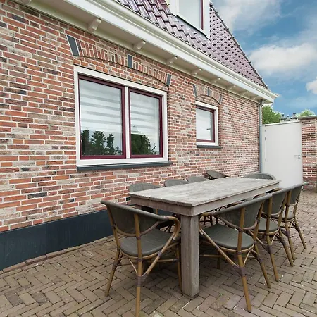 Villa Aan De Waterkant